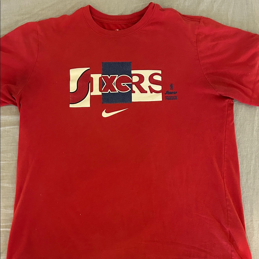 Nike Red Philadelphia Sixers Logo Tee
